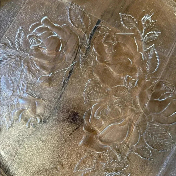 Vintage heart shaped glass platter Roses 13”x 12” Valentine - Picture 2 of 3